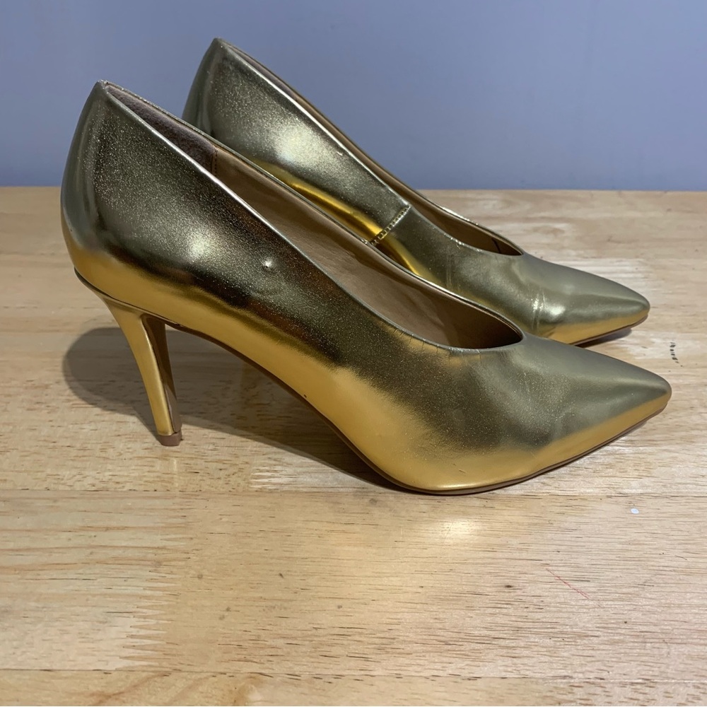 Rouge Helium Women’s Gold Pointe Toe Pumps Shoes Size 9